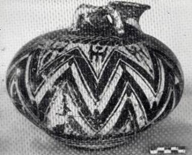 Αγγείον εκ του θολωτού τάφου Μυρσινοχωρίου (Ρούτση) 2.