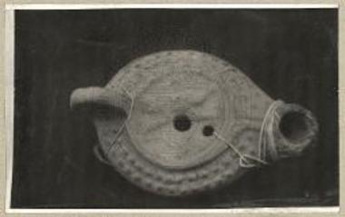 Άργος Ορεστικόν· λύχνος εκ τάφου.