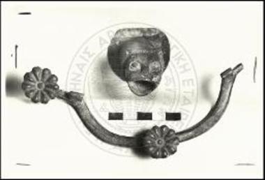 Χαλκή προχοή και λαβή εκ του δωματίου β της αρχαϊκής οικίας Α Ονυθέ Γουλεδιανών.