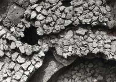 Το ΝΔ τμήμα της κρηπίδος μετά των δύο μανδύων.