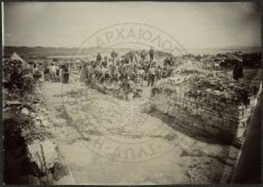 Άποψις Νάρθηκος Βασιλικής Νικοπόλεως μετά των τριών προς τον κυρίως ναόν πυλών.