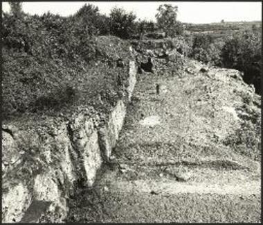 Άποψις προς το σπήλαιον υπ' αριθμόν 2.