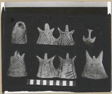 Γυναικεία ειδώλια εκ Κνωσσού.