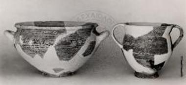 Γεωμετρικά αγγεία - μέγας σκύφος (Π483) και και κάνθαρος (Π484) εκ Τρουμπέ Χαλανδρίτσας.