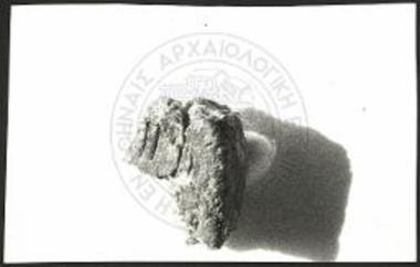 Απότμημα πήλινης πινακίδας, με γραφή του συστήματος Γραμμικής Α.