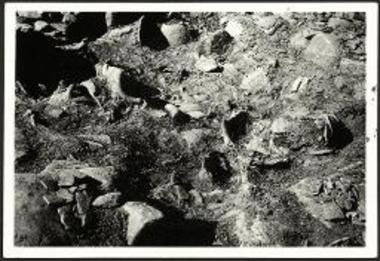 Ιερόν Ρουσσών Χόνδρου. Τα αγγεία του δωματίου Α2 εκ ΒΑ.