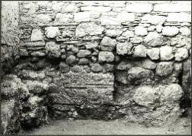Βασιλική Γλυκέος. Ο νότιος τοίχος της βυζαντινής βασιλικής μεταξύ των από Α. τρίτης και τετάρτης αντηρίδων. Λεπτομέρεια.