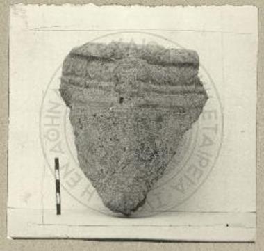 Πηλίνη βάσις μετ' Ιωνικού κυματίου εκ Καλαμίτσας.