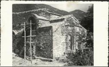 Άρτα. Ο ναός της Παναγίας Βελλάς παρά το Βουλγαρέλι κατά την διάρκειαν των επισκευών.