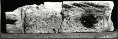 Βουλγαρέλι Άρτας. Κόκκινη Εκκλησία (Παναγία Βελλάς). Γύψινος πεσσίσκος του τέμπλου.