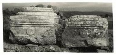 Βάθρα κιόνων εκ παλαιοχριστιανικού κτίσματος.