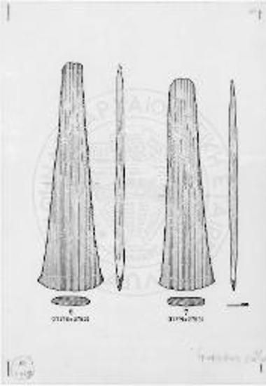 Οι σμίλες αρ. κατ. 6-7 του θησαυρού των Πετραλώνων (Αρχαιολογικό Μουσείο της Θεσσαλονίκης).