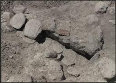 Λιθόκτιστος αγωγός στους τομείς Θ24-Θ25.