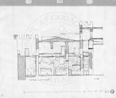 Η δουκική κατοικία στα Προπύλαια περί το 1450, τομή στη βόρεια πτέρυγα και στη βόρεια κόγχη, κοιτάζοντας προς Α. Διακρίνονται τρεις φάσεις, η μεσοβυζαντινή, η φράγκικη και η φλωρεντινή.