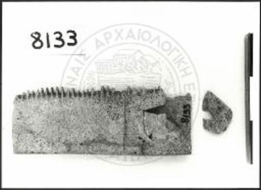 Φρέαρ 70. Οστέινη κτένα (αριθ. ευρετ. 8133).