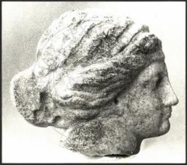 Κεφαλή γυναικείου αγαλματίου.