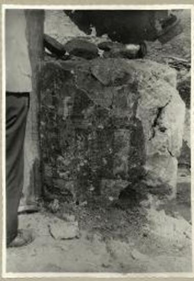 Λείψανα τοιχογραφίας επί της β. πλευράς του ν. παρεκκλησίου.