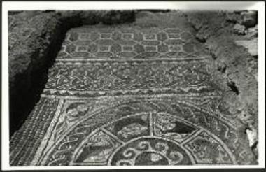 Φίλιπποι. Τμήμα ψηφιδωτού υπό το δάπεδον του οκταγώνου.