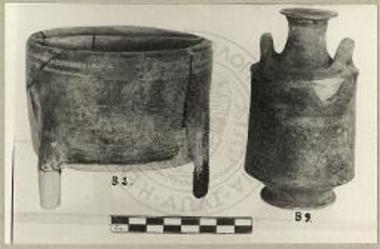 Αγγεία μετά λευκής διακοσμήσεως εκ του τάφου Β Μεταξάτων.