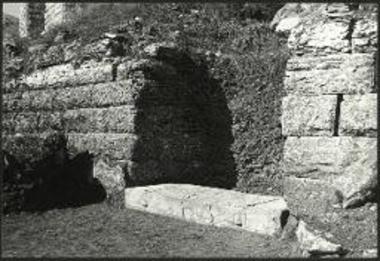 Δωδώνη. Η δυτική είσοδος του βουλευτηρίου.