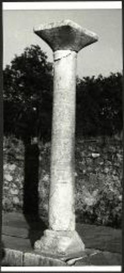 Φίλιπποι. Ο αναστηλωθείς κίων της τρικλίτου στοάς.