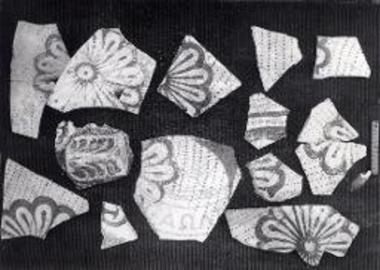 Περιστεριά, θ. τ. 1. Όστρακα εκ των κατωτάτων στρωμάτων της θόλου.