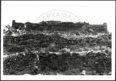 Μεσαίο Πλάτωμα. Το Κτίριο 1 από Δ.