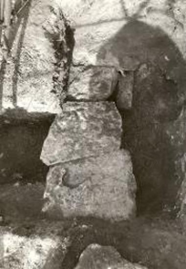 Ο αγωγός των πρώιμων ελληνιστικών χρόνων στα ανατολικά του τεμένους των Μουσών.