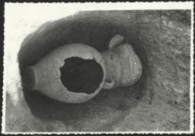 Ταφικός πίθος Σταμνιών Πεδιάδος (ως ευρέθη).