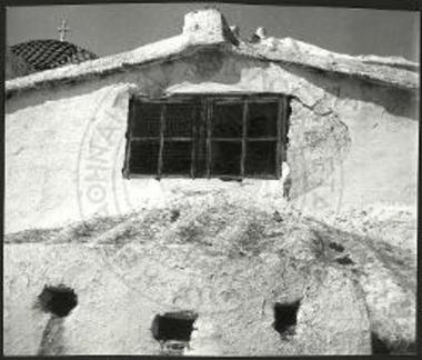 Το υπεράνω της αψίδοςτου Αγ. Νικολάου άνοιγμα προ των εργασιών αποκαταστάσεως αυτού.