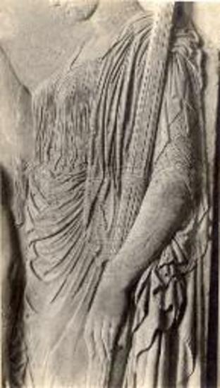 Η Περσεφόνη του ρωμαϊκού αντιγράφου του ελευσινιακού αναγλύφου του Εθν. Αρχ. Μουσ. Αθηνών, εις το Μητροπολιτικόν Μουσείον της Ν. Υόρκης.