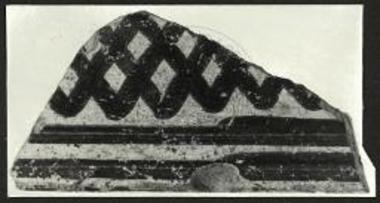 (EN) The Late Geometric and Archaic Pottery. Isthmus TR1 tr1 (4a). Rim fragment (78.157). Skyphos with vertical lip.