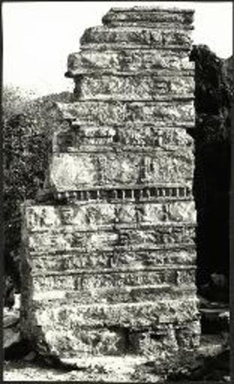 Ο δεύτερος από Α πεσσός της δυτικής στοάς, μετά την αναστήλωση, από Β.