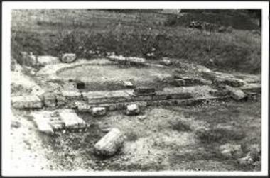 Ακρόπολη Πέλλας. Πεταλόσχημη αψίδα.