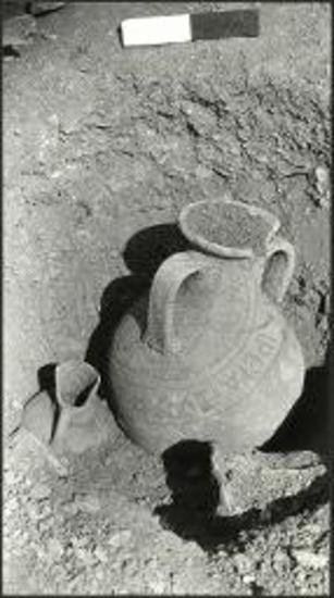 Παράδειγμα εγχυτρισμού εις το νεκροταφείον της πρωίμου εποχής του Σιδήρου.