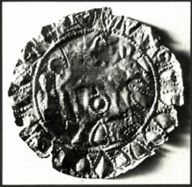 Χρυσό κόσμημα από τον αρχαϊκό τάφο.