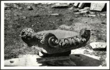 Φίλιπποι. Ιωνικόν κιονόκρανον μετ' ανθικού διακόσμου.