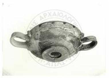 Περίβολος Αθηνοδώρου, μεσόμφαλη φιάλη, ΠΑΕ 1987, πίν. 1β.