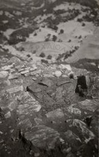 Δρακότρυπα. Πίθος εις γωνίαν Ε Κ.