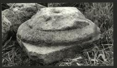 Πώρινο δωρικό κιονόκρανο.