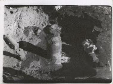 Άποψις του χώρου ευρέσεως των αγαλμάτων από Β. διαρκούσης της ανασκαφής.