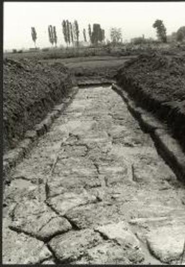?Ενας από τους πλακόστρωτους δρόμους στο ανατολικό τμήμα της πόλης.