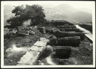 Οι κατακεκλιμένοι κίονες από Βορρά μετά την στροφήν των.