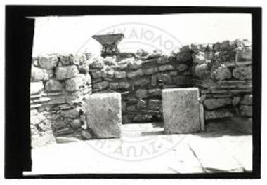 Διατείχισμα μεταξύ αψίδος και κεντρικού χώρου του οκταγώνου.