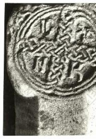 Καστάνια, Άγιος Προκόπιος. Οκταγωνικός κιονίσκος με σύμφυτο κιονόκρανο.