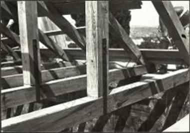 Άρτα. Η διάταξις των ζευκτών της νέας στέγης της Αγ. Θεοδώρας.