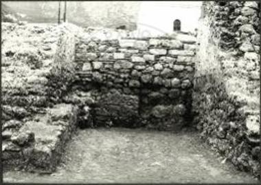 Βασιλική Γλυκέος. Ο νότιος τοίχος της βυζαντινής βασιλικής μεταξύ των από Α. τρίτης και τετάρτης αντηρίδων.