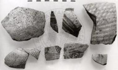 ΠΕ και ΜΕ αμαυρόχρωμα όστρακα.