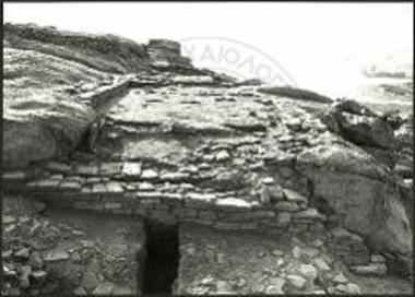 Πάρος, Κουκουναριές. Ο ναός της Αθηνάς από Δ.