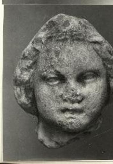 Μαρμάρινη κεφαλή κορασίδος.